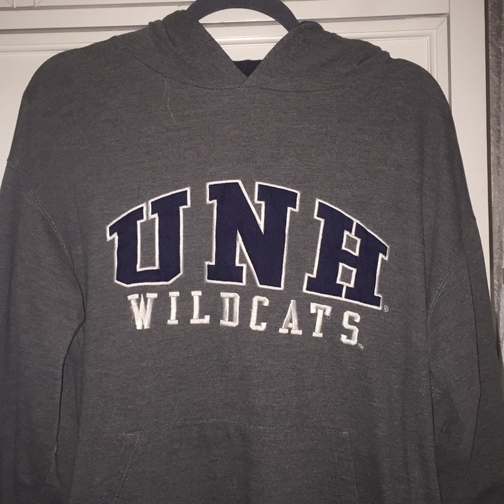 UNH wildcats sweatshirt